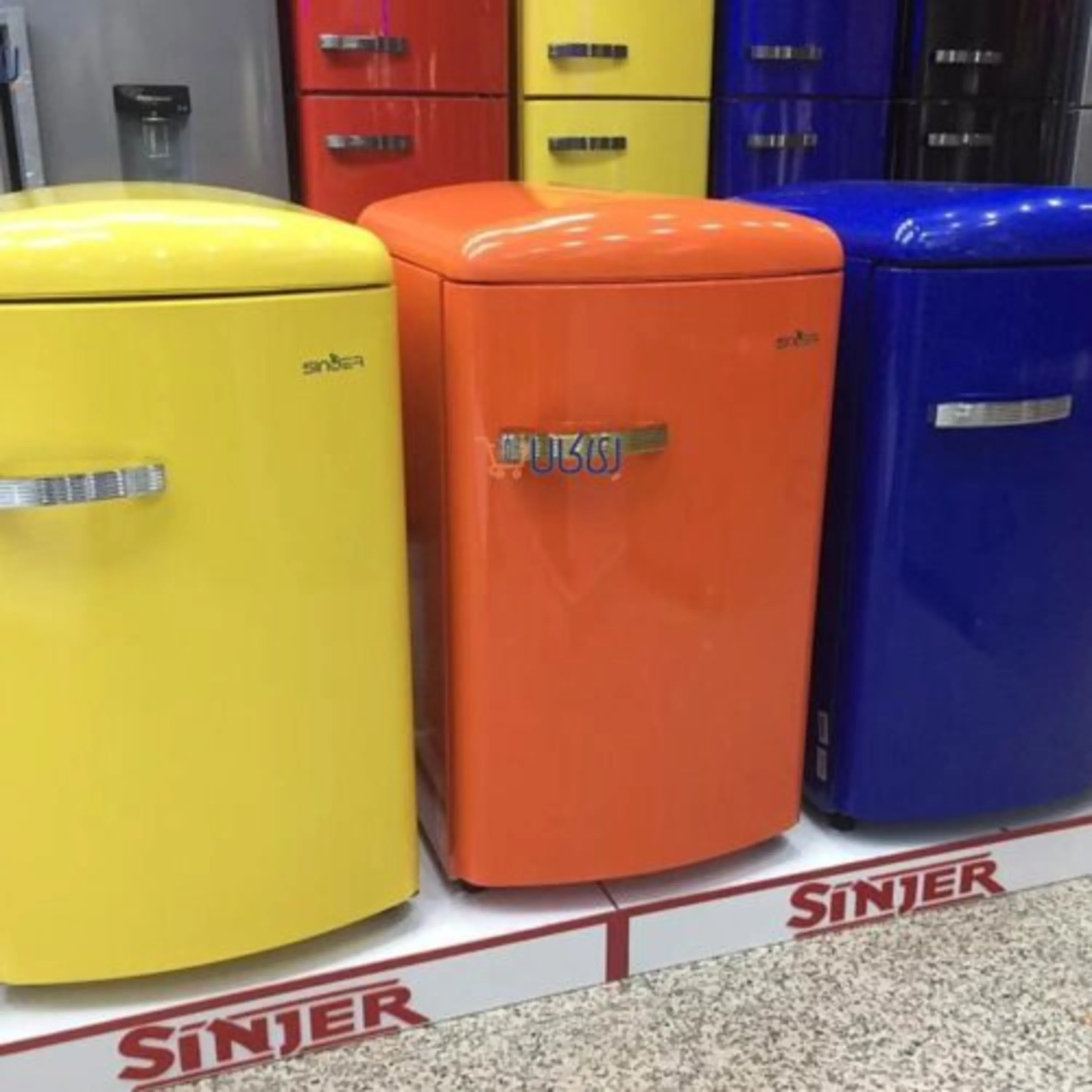 یخچال 7 فوت رنگی سینجر مدل R1 یخچال 7 فوت رنگی سینجر مدل R1